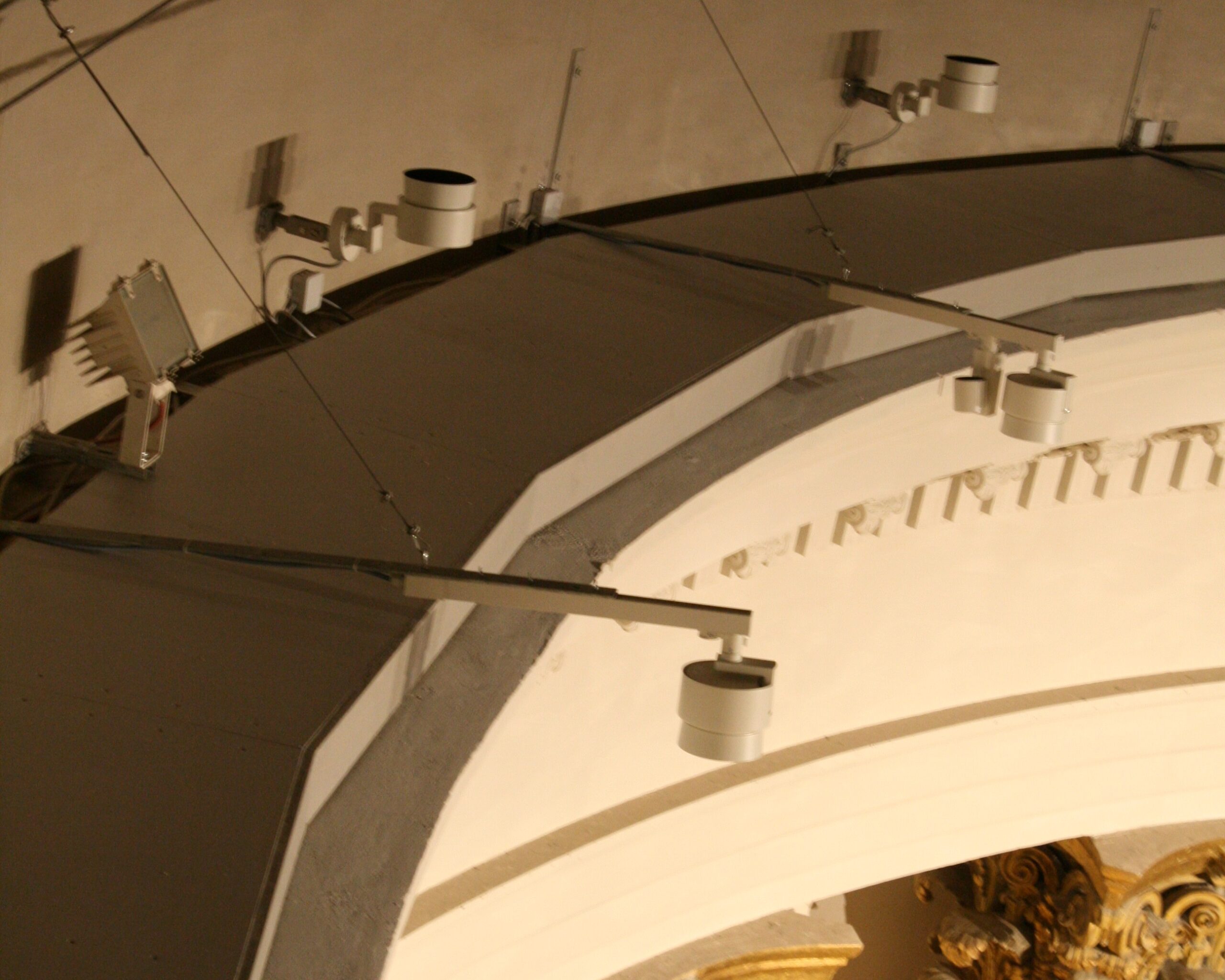 Kirchenbeleuchtung St Elisabeth Nürnberg LED Strahler Installation Kuppelbereich