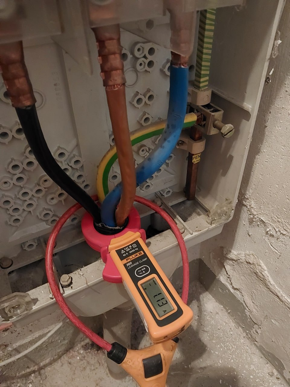 Messgerät zur Prüfung der elektromagnetischen Verträglichkeit an einer Elektroinstallation